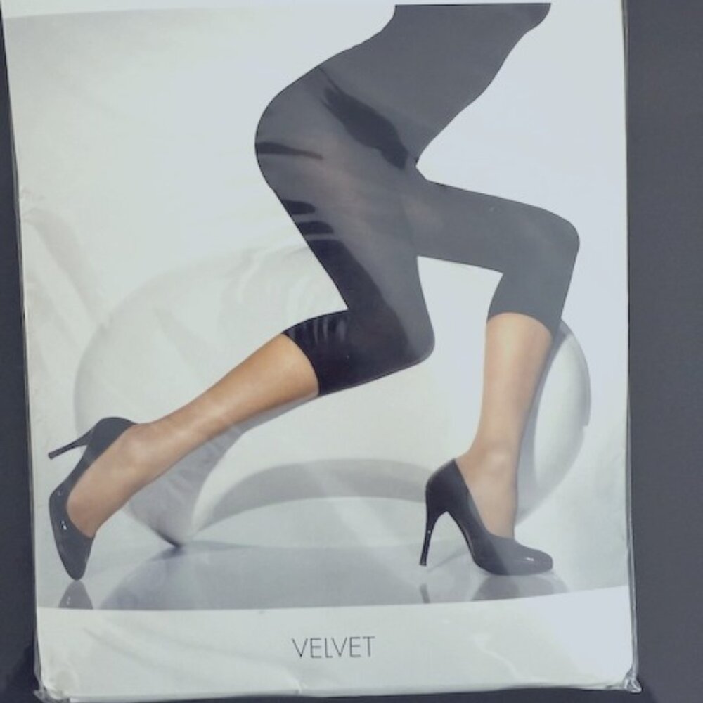 Wolford Tights (NEW/NEVER USED) Velvet Capri in White Size Medium